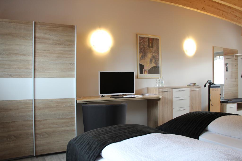 Hotel-Restaurant-Haus Berger Viersen Bagian luar foto